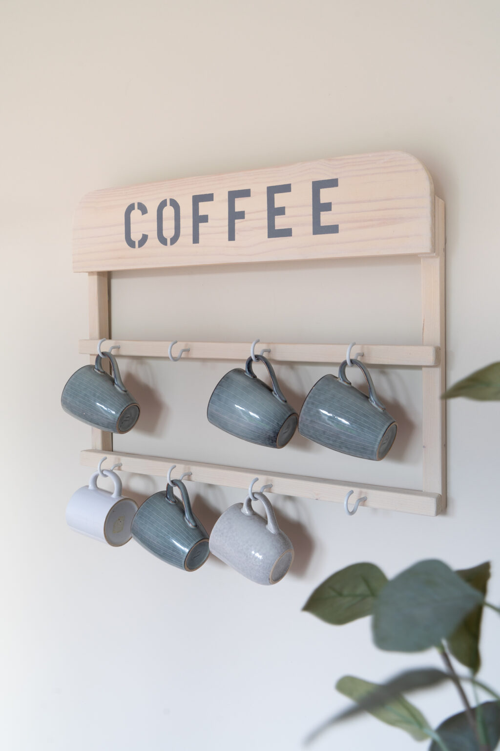porte-tasse mural en bois diy rangement cuisine
