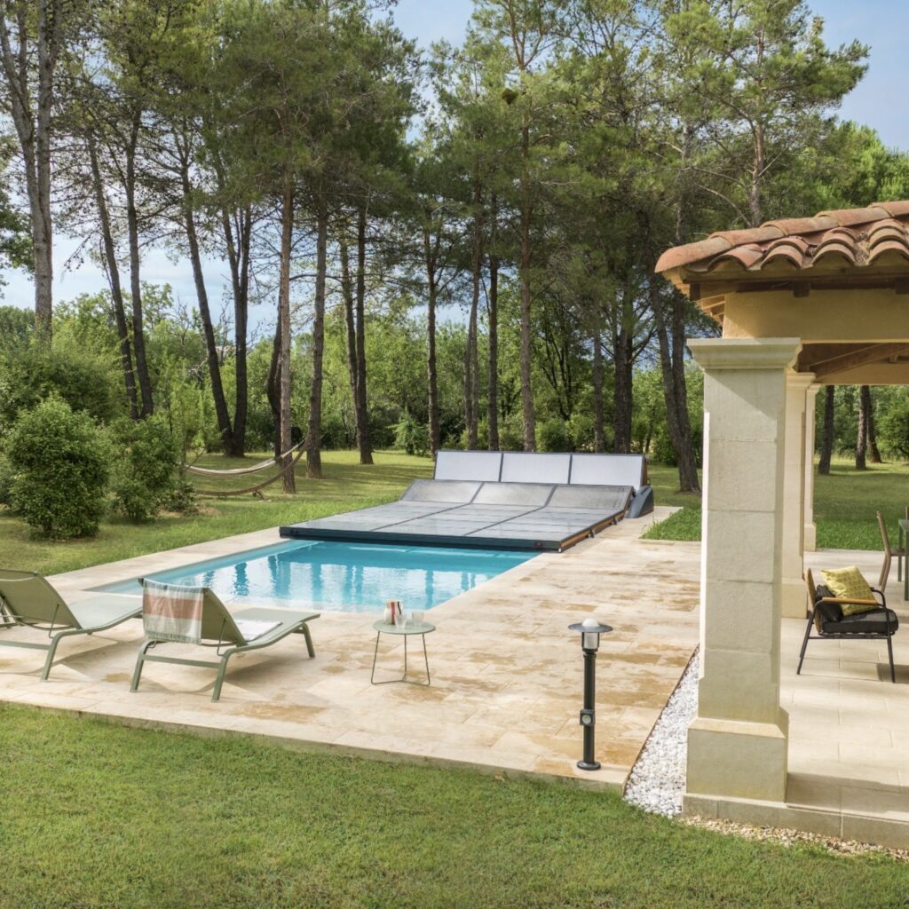 villa dans les Landes piscine pin parasol