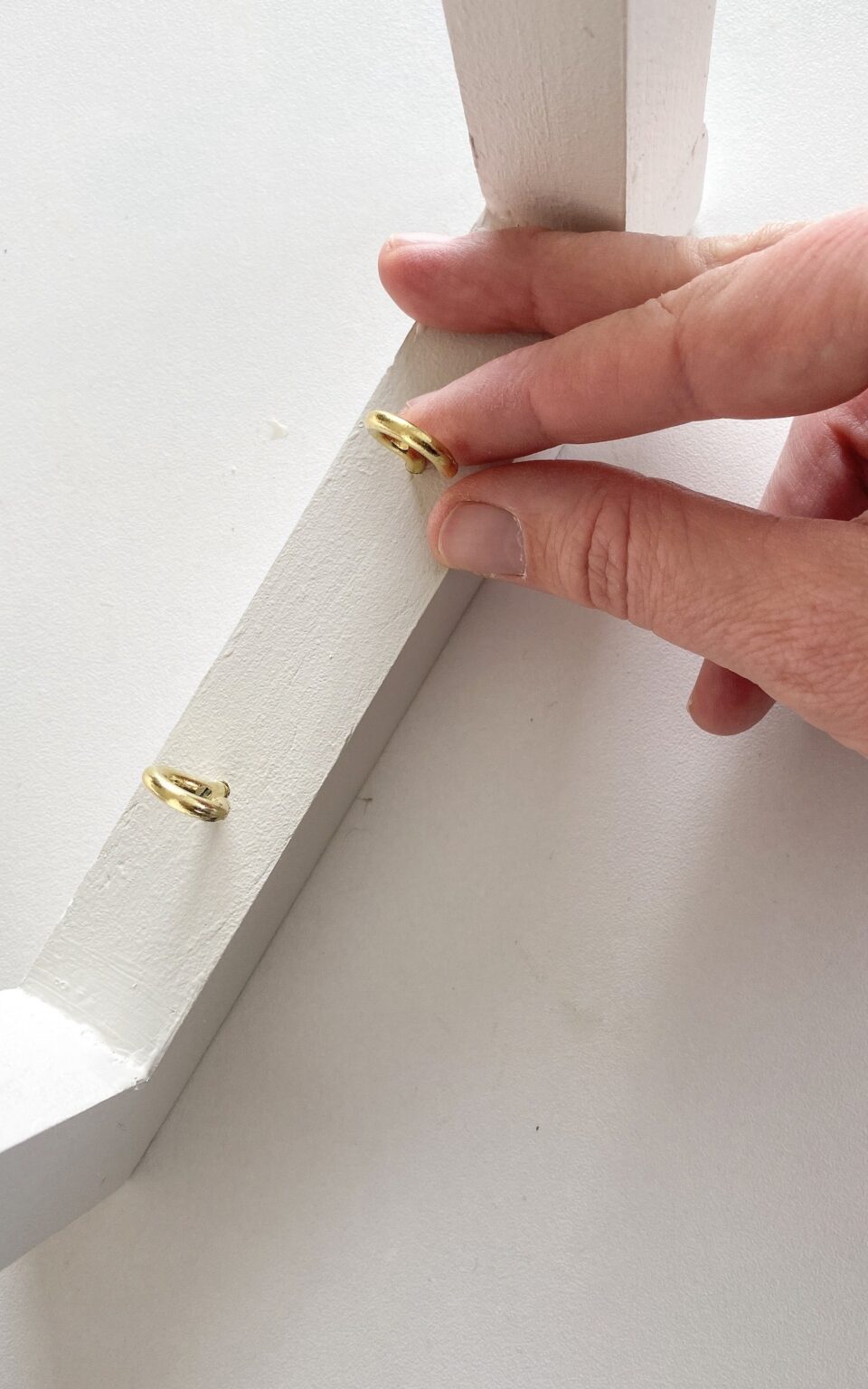 installation crochet vis dans bois