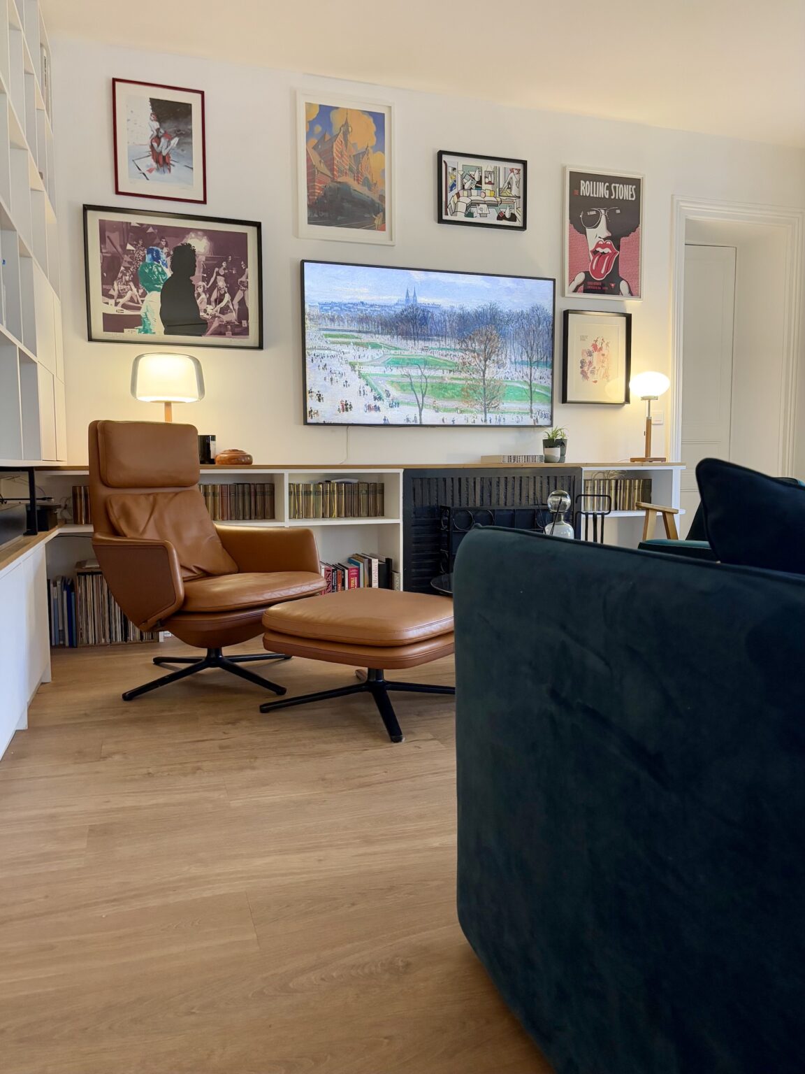 idée salon mur de cadres télé frame