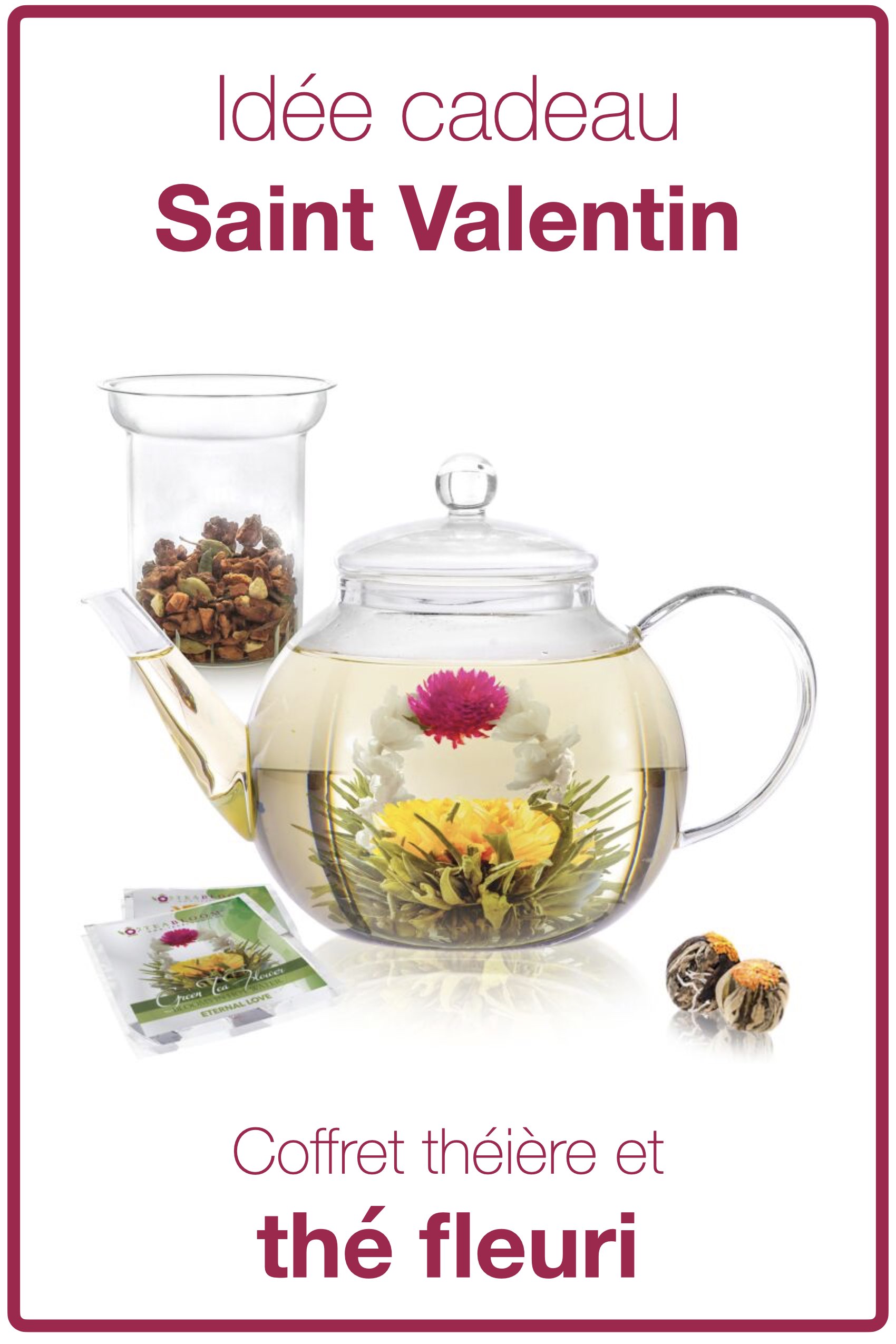 théière en verre et thé fleur qui éclot