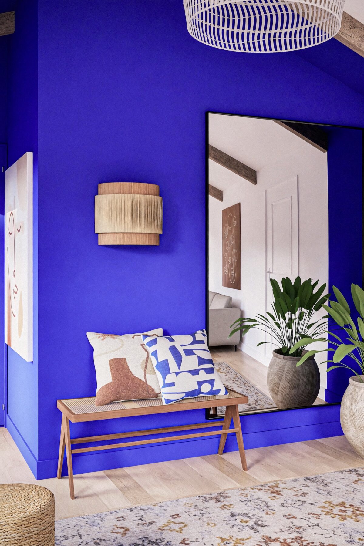 entrée mur peinture bleu électrique banc bois