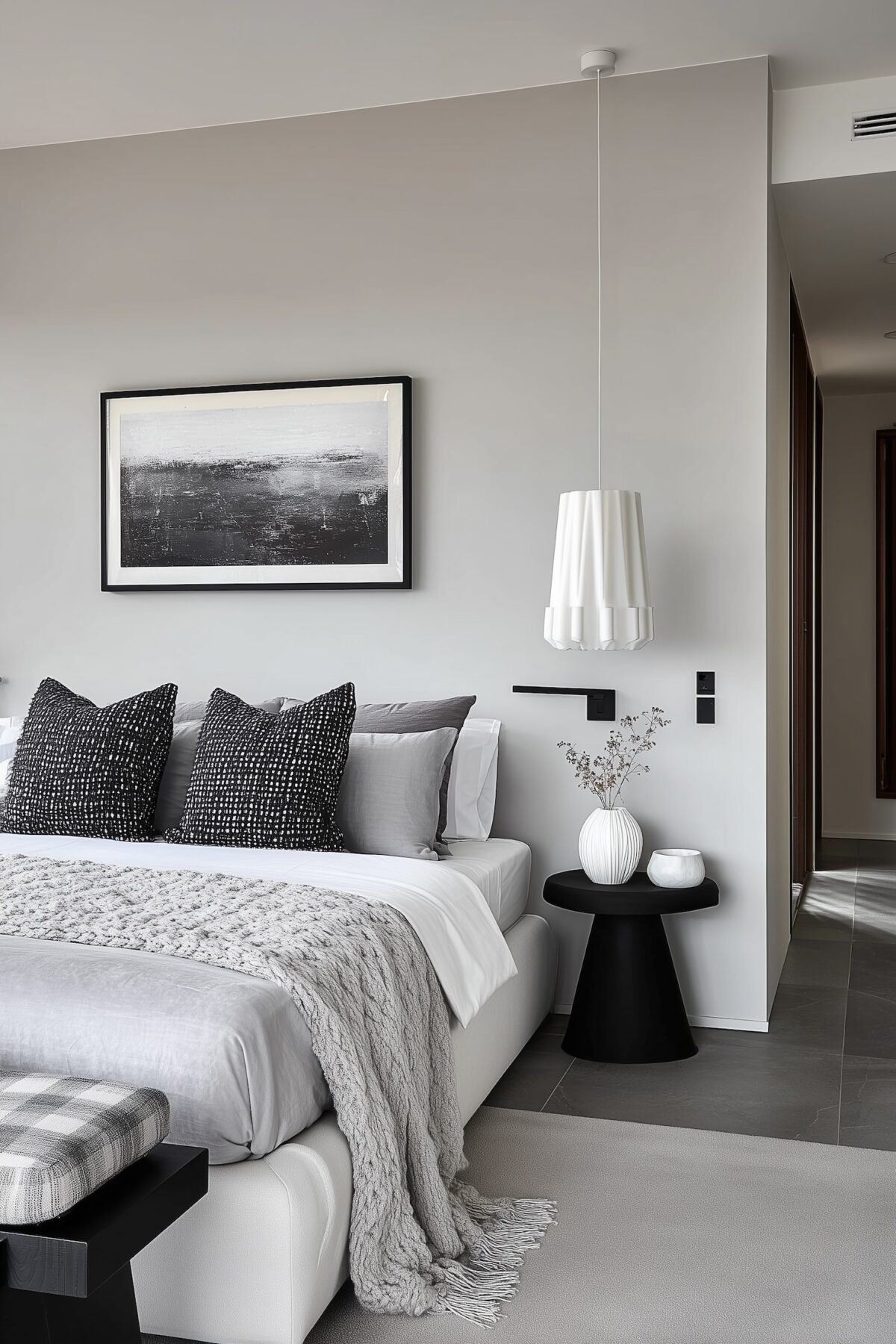 chambre noire blanche scandinave maison de vacances à Varna