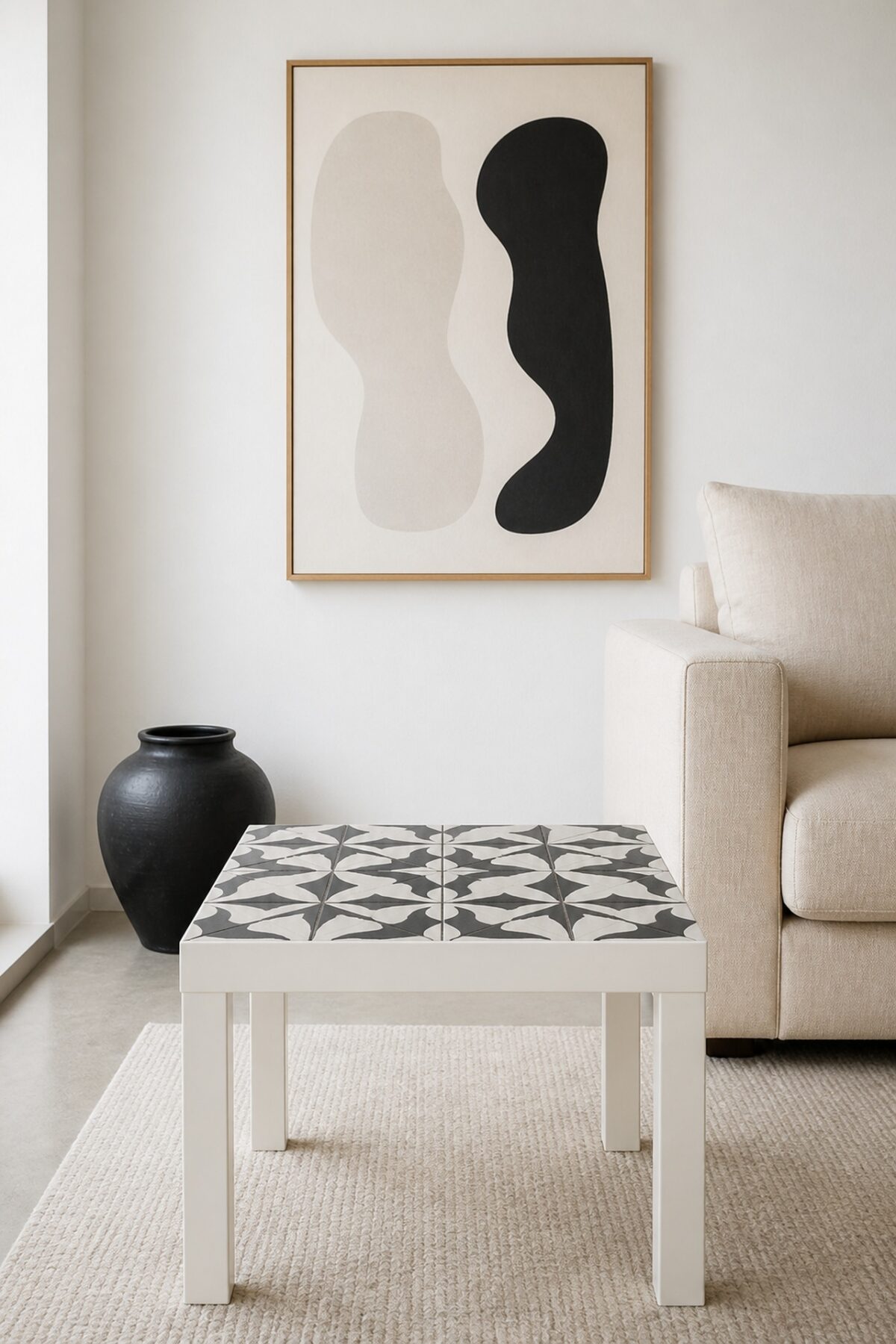 Table Lack blanche décorée d’un motif mosaïque noir et blanc