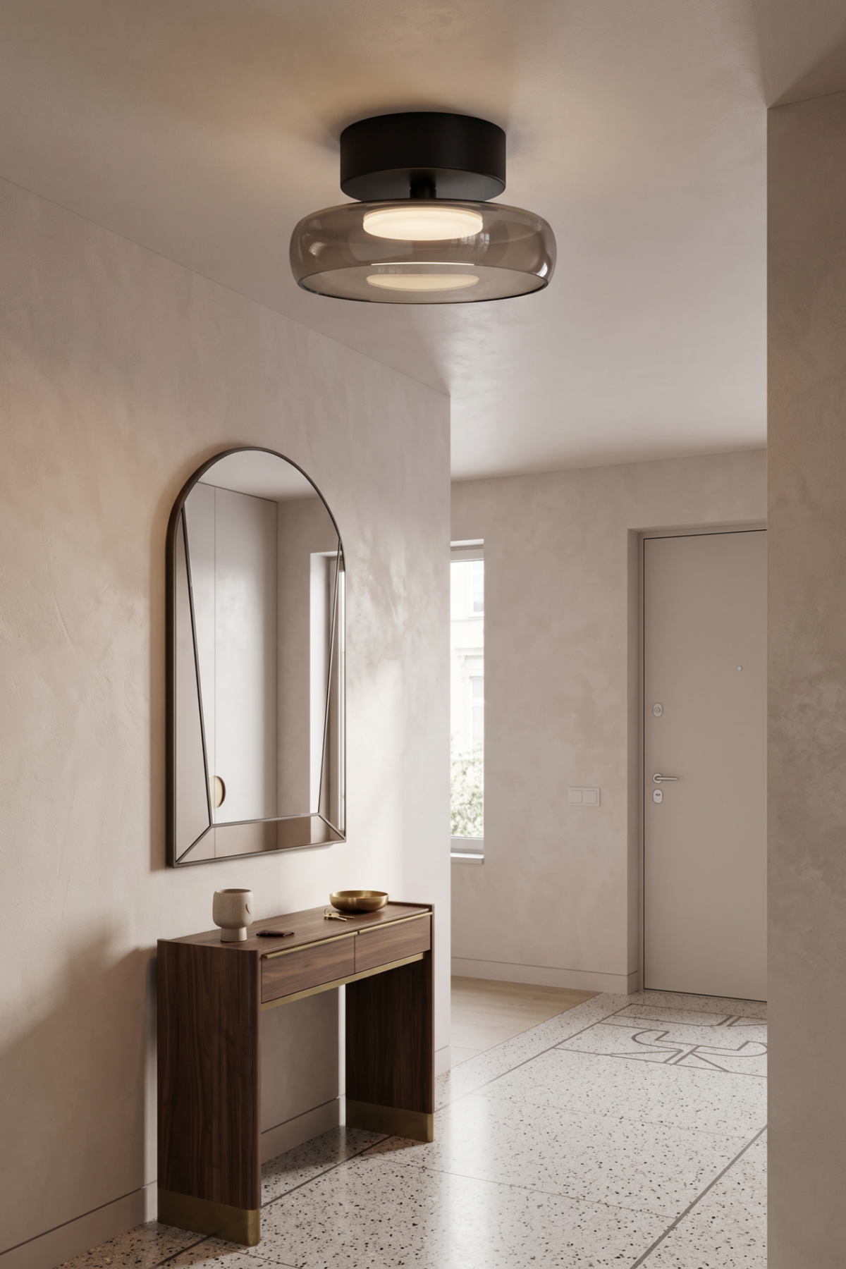 Entrée d'appartement d'architecte avec console moderne et plafonnier Float en verre fumé